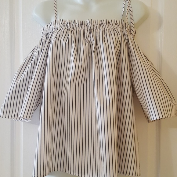H&M Tops - H&M off the shoulder blouse